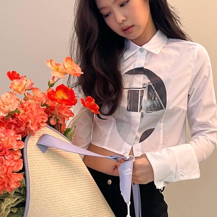 Áo sơ mi trắng tay dài in hình Jennie Blackpink hợp thời trang