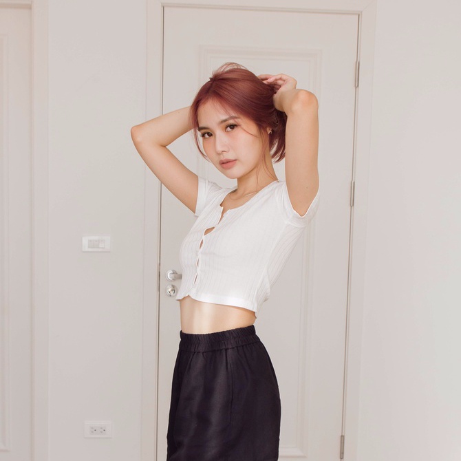 Áo croptop cổ tròn thun tăm cài khuy trước Mia Ritta A2085