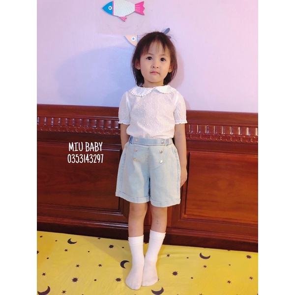 Quần short jeans lửng form thụng 6 cúc Disney du xin bé gái