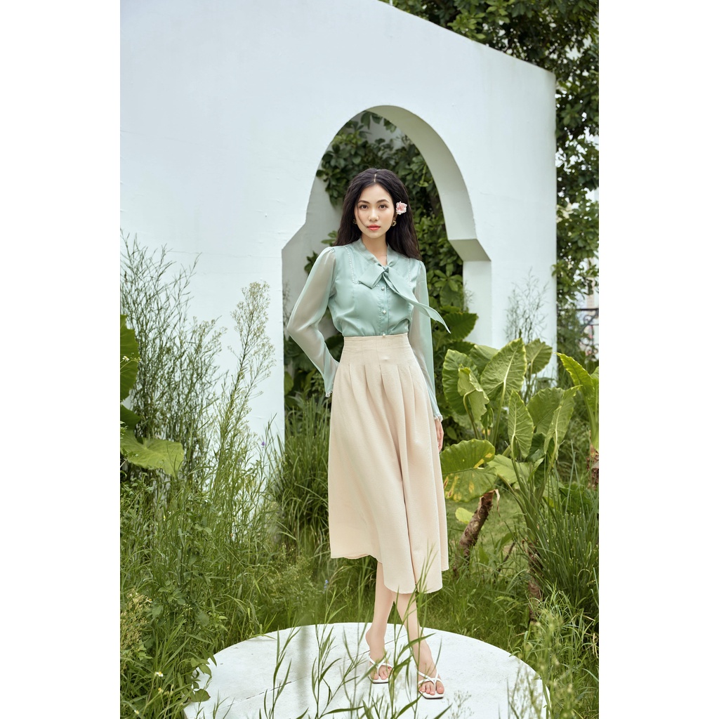 Set bán lẻ gồm áo sơ mi xanh cổ thắt nơ chất tơ ánh YA28 GANDA YAME