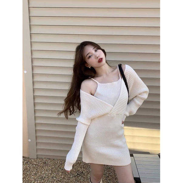 ĐẦM CỔ V KÈM ÁO LÓT TRẮNG - ĐEN