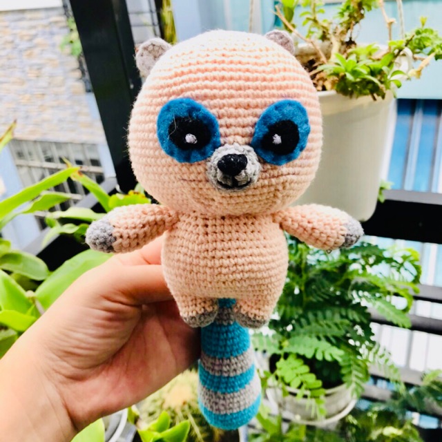 Raccon len jeans ( móc khoá Gấu mèo len jeans)