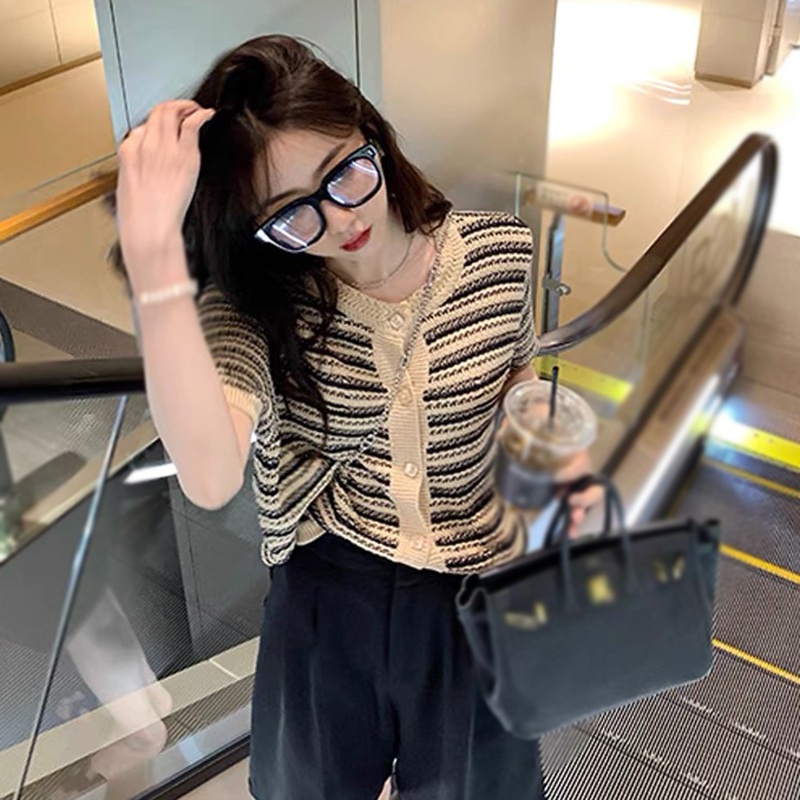 Áo cardigan dệt kim tay ngắn cổ tròn kẻ sọc dáng ôm phong cách Hàn Quốc
