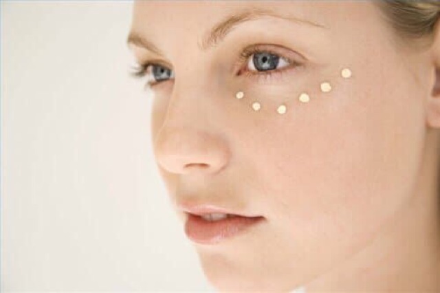 Kem dưỡng mắt 3W Clinic Collagen Lifting Eye Cream