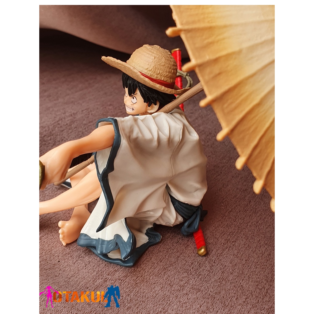 Mô Hình Figure Monkey D. Luffy Tư Thế Ngồi Cầm Ô - One Piece