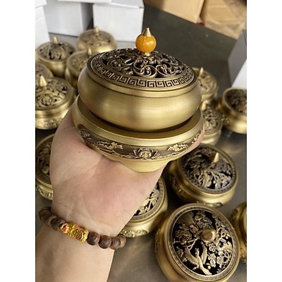 Lư xông trầm bằng đồng nguyên khối, dày dặn, chắc chắn, nắp hình rồng phượng, hoa sen, sen cá.
