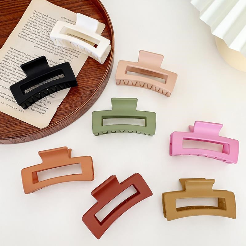 Kẹp tóc kiểu dáng hìlàm từ acrylic