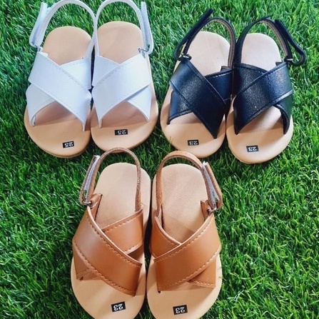 Sandal quai chéo cho bé - nâng thêm 1 size cho bé nhé các mom