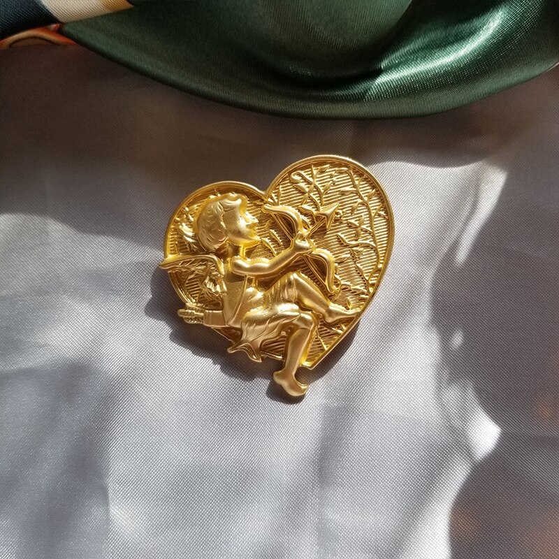 Ghim cài áo hình xe ngựa cổ điển 5 kiểu dáng thời trang