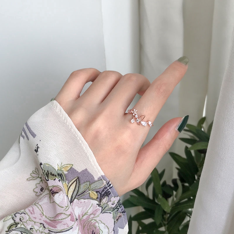 Nhẫn phối hoa bằng zircon có thể điều chỉnh được dành cho nữ