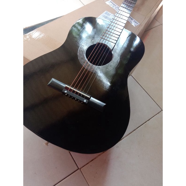 đàn guitar classic dáng D