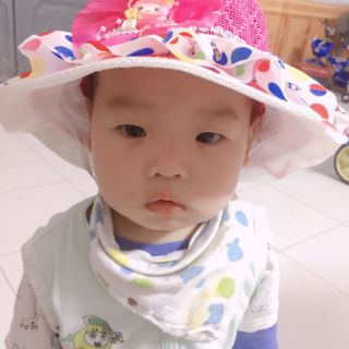 Mũ bé gái rộng vành