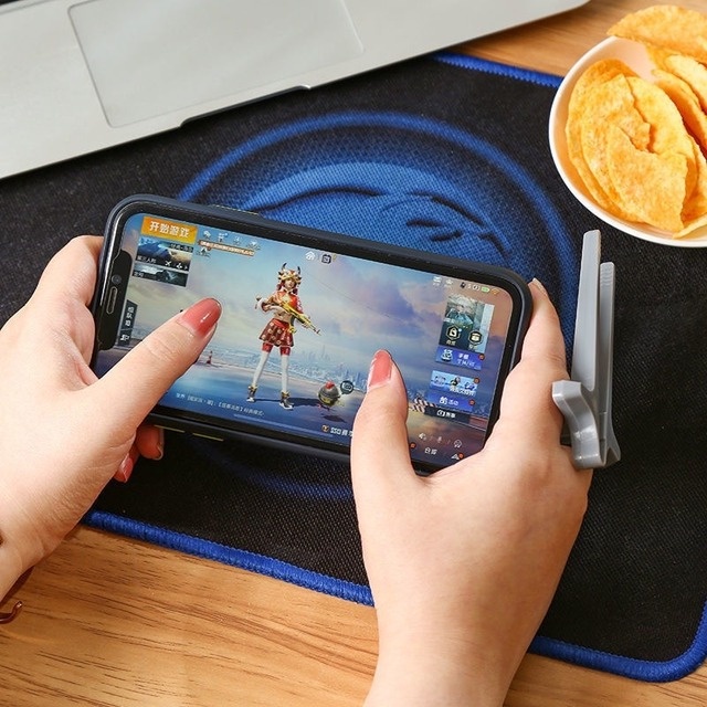 Bộ Đũa Và Kẹp Ngón Tay Giữ Đồ Ăn Nhanh Không Bẩn Chơi Game Cầm Tay Dành Cho Người Lười