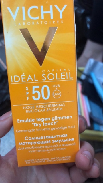 Kem chống nắng khổng nhờn rít Vichy SPF50 | BigBuy360 - bigbuy360.vn