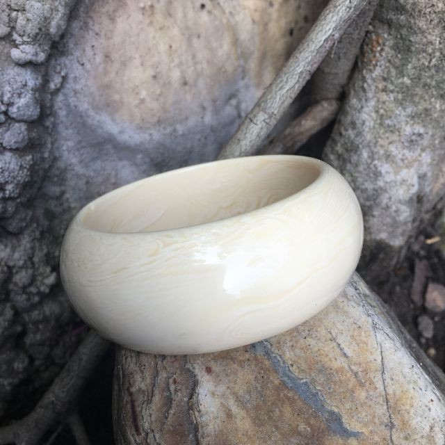 Vòng tay Xương Mỹ Nghệ - Màu Ngà 30mm