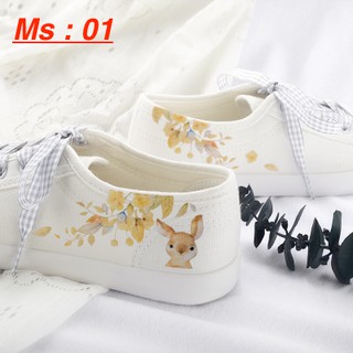 Giày vẽ handmade thỏ con và hoa lá