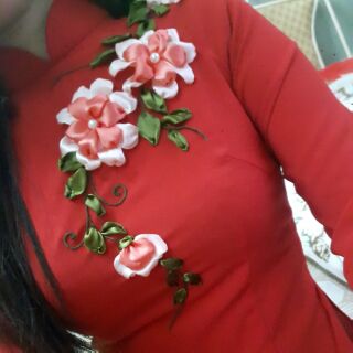 Áo dài thêu ruy băng