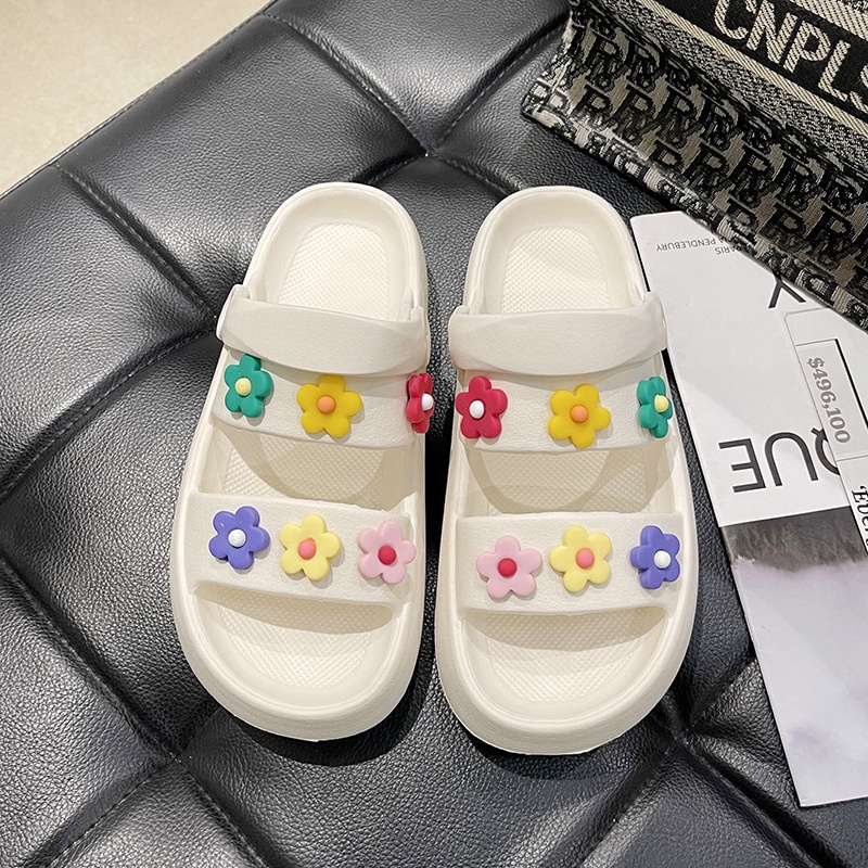 Sandal đính hoa kiểu dáng mới 2022