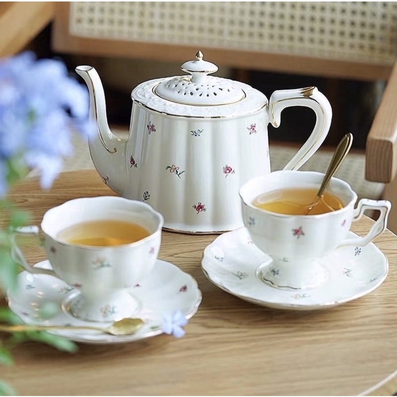 Set trà chiều hoạ tiết dâu tây phong cách vintage cao cấp kèm hộp