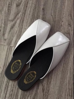 Giày sục mũi vuông