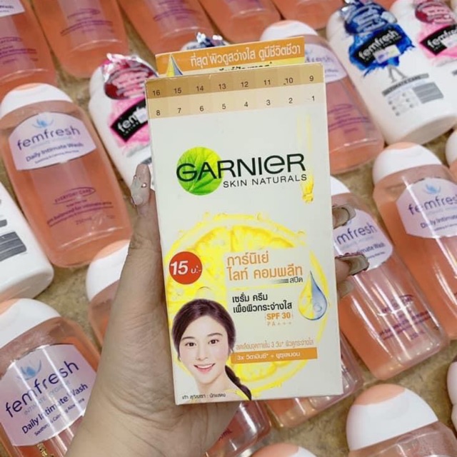 Kem dưỡng trắng da chống nắng GARNIER SKIN NATURALS THÁI