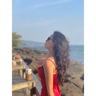 Đầm lụa dài qua gối cổ đổ