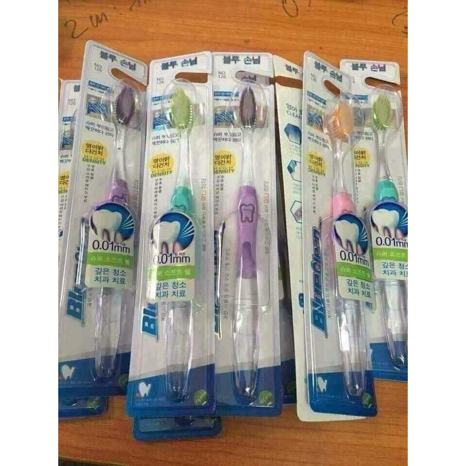 1 chiếc chải đánh răng Hàn quốc.