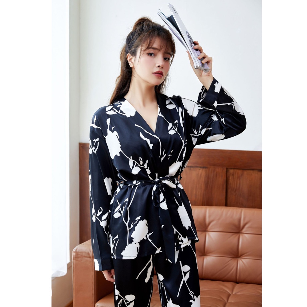 Bộ Đồ Ngủ Lụa Mỏng Tay Dài In Họa Tiết Xinh Xắn Cho Nữ