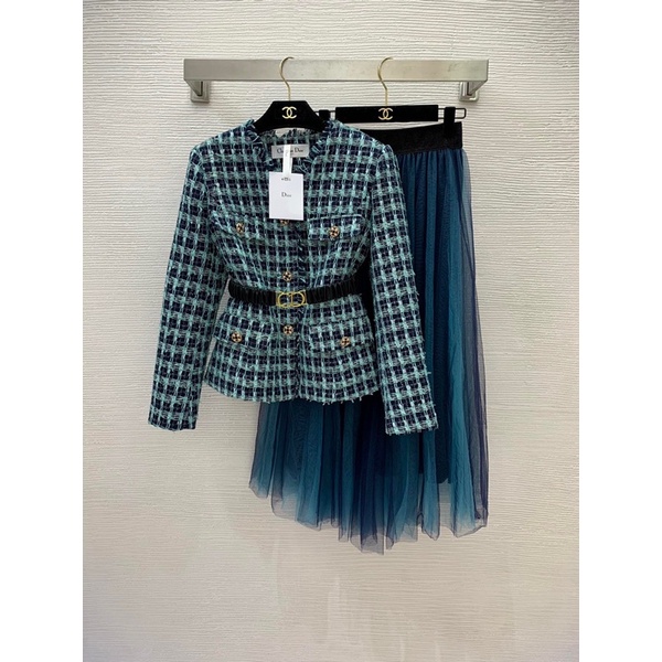 Set trang phục nữ gồm áo khoác dạ và chân váy dài lưới hai lớp dài dáng xoè thương hiệu Dior CD cao cấp