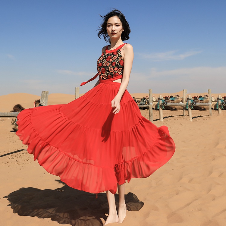 Sẵn Đầm Maxi Yếm Voan khoét eo Dáng Xòe, Váy thiết kế hở lưng Đi biển Hoạ Tiết Hoa Nổi Bật SAVVY Dress KSVD02300