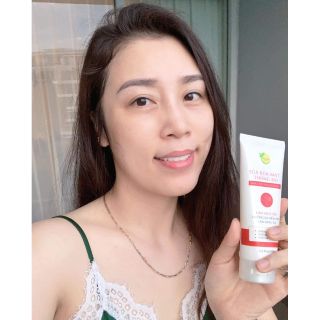 Sữa rửa mặt cao cấp thông đỏ
