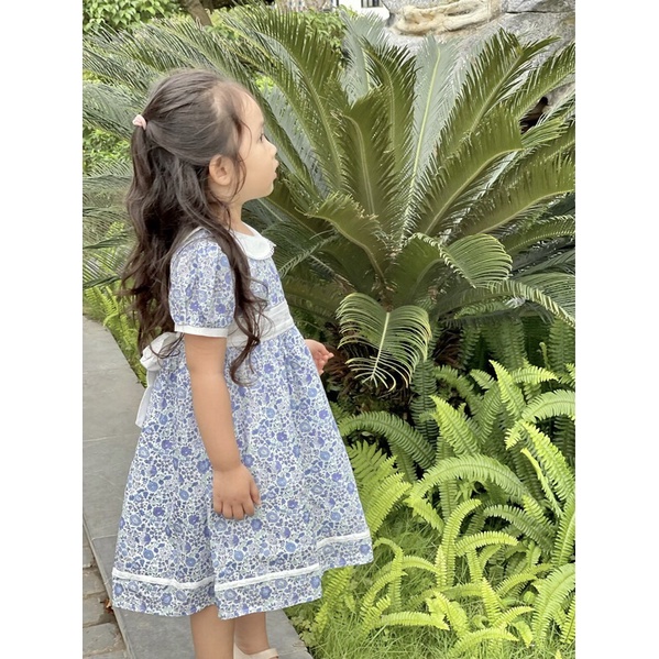 Váy Lennco hoa xanh cổ sen bé gái