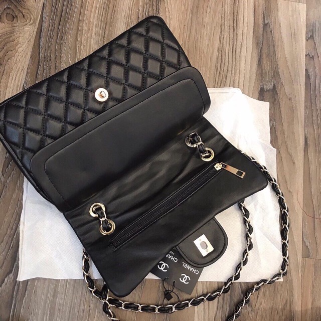 Túi đeo chéo nữ thêu ô lót đỏ nhiều ngăn size to đựng nhiều đồ | BigBuy360 - bigbuy360.vn