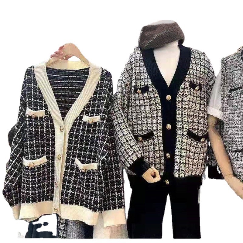 Áo cadigan oversize, áo khoác len gạo sợi dệt kim đen trắng khuy vàng cổ V hàn quốc - shopbelinh