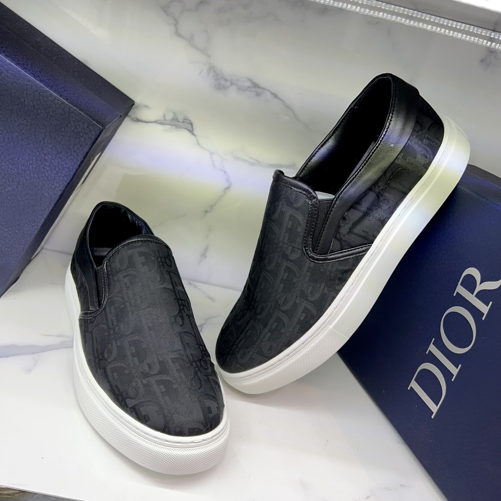 Giày Slipon Dior da bò thêu họa tiết ong