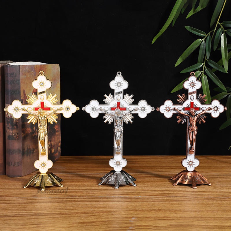 Tượng chúa Jesus trên thánh giá để bàn trang trí