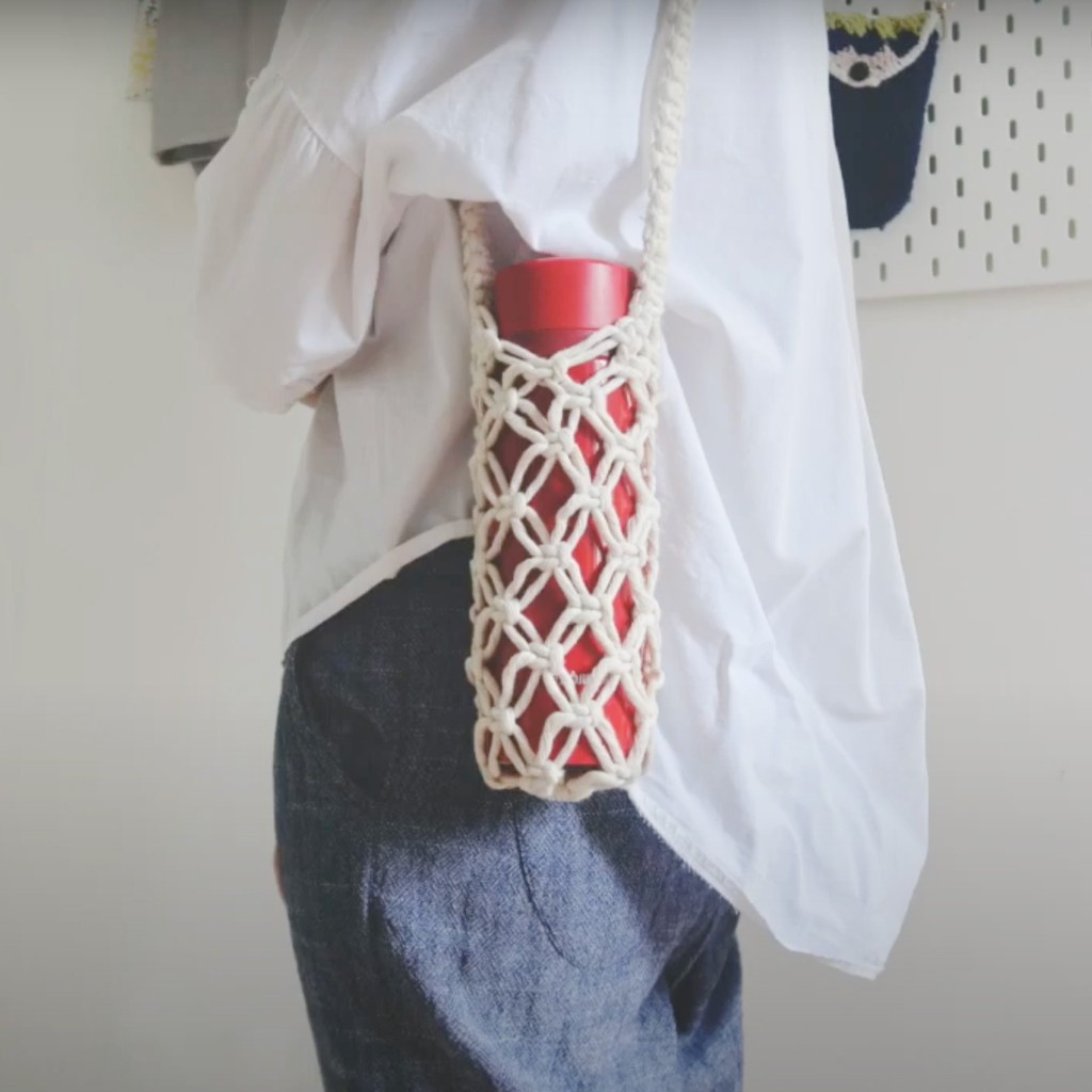 Túi đựng bình nước Macrame phong cách cho hè sôi động