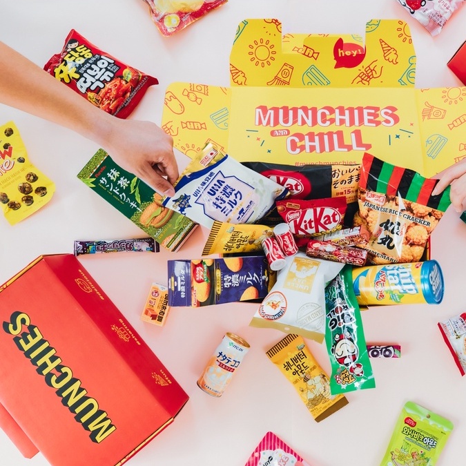 [COMBO CÓ ĐÔI CÓ CẶP - TẶNG THÊM QUÀ] 02 Hộp quà MUNCHIES bánh kẹo ngoại nhập - Hộp quà tặng thể hiện yêu thương | BigBuy360 - bigbuy360.vn