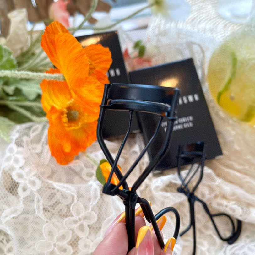 Dụng cụ bấm kẹp cong lông mi bền lâu BOBBI BROWN