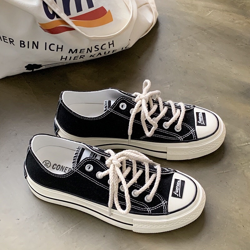 Giày Cổ Thấp Dây Dù Màu Pastel Có Tag Chữ