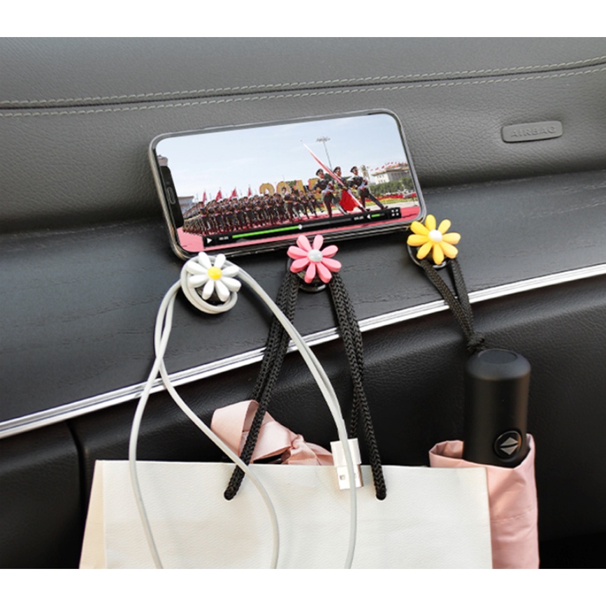 Set 2 móc treo đồ đa năng trong ô tô dạng dính gắn hoa sắc màu - D&A Shop.