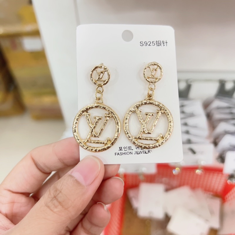 Bông tai thương hiệu 4 mẫu mã đa dạng