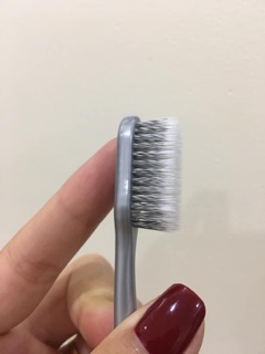 Bàn chải đánh răng adonguni