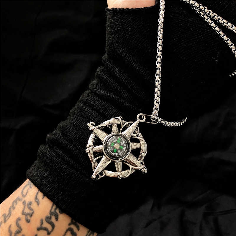 13160Europe and the United States titanium steel Korean version of the wild men and women compass necklace