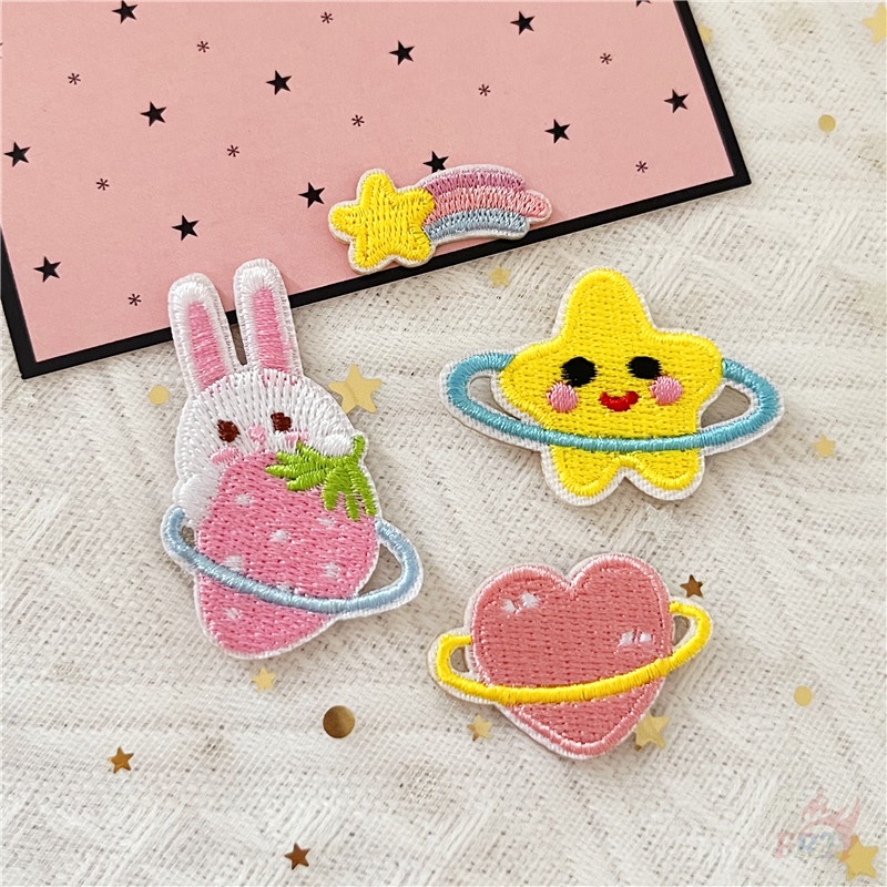 ♥ Miếng Dán Tự Dính Hình Hành Tinh Thỏ / Mặt Trăng / Ngôi Sao / Tên Lửa / Trái Tim Ngọt Ngào ♥ 1 Miếng Dán Ủi Quần Áo Hình Huy Hiệu