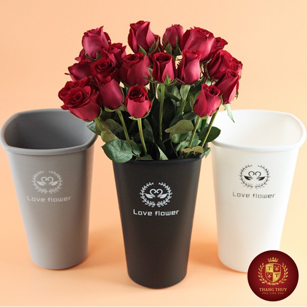 Xô nhựa đựng hoa