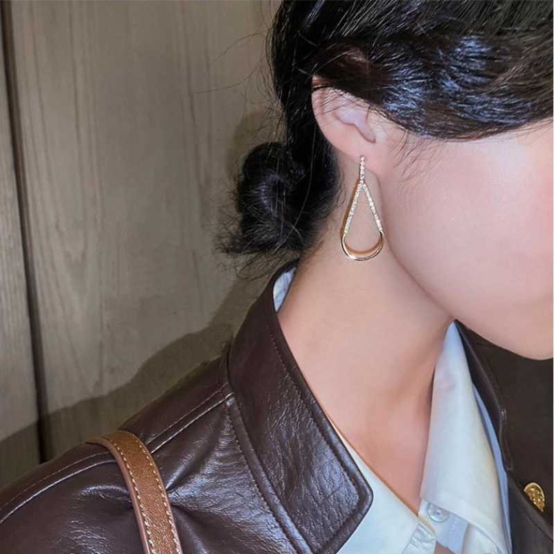 Bông Tai Chữ V Đính Đá Lấp Lánh Thời Trang Hàn Quốc Cho Nữ