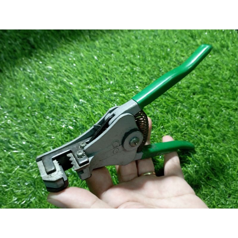 Kìm tuốt dây điện Vessel Nhật Bản