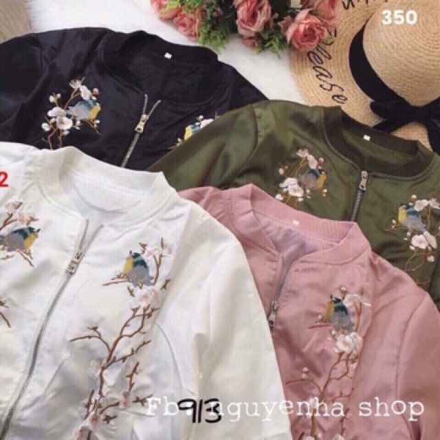 Áo khoác dù 2 lớp thêu hoa nữ tính