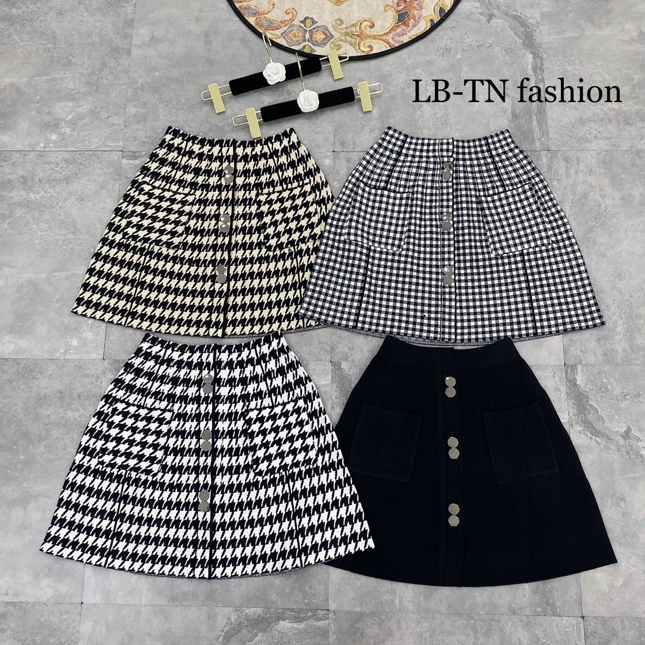 Chân váy len xoè cúc dọc ngắn dễ thương | BigBuy360 - bigbuy360.vn